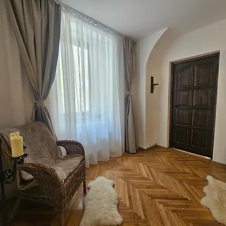 Lovely Amber Apartment